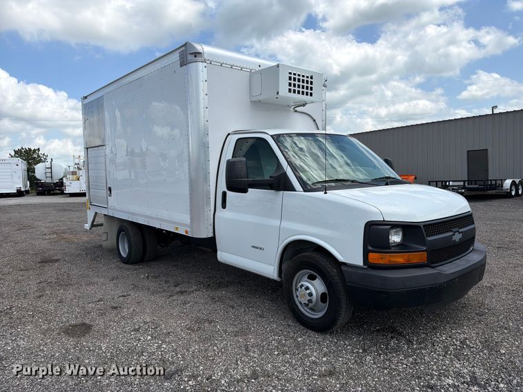 image for item EG9252 2015 Chevrolet Express 4500 refrigerated delivery truck