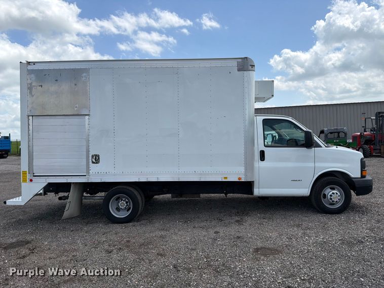 image for item EG9252 2015 Chevrolet Express 4500 refrigerated delivery truck