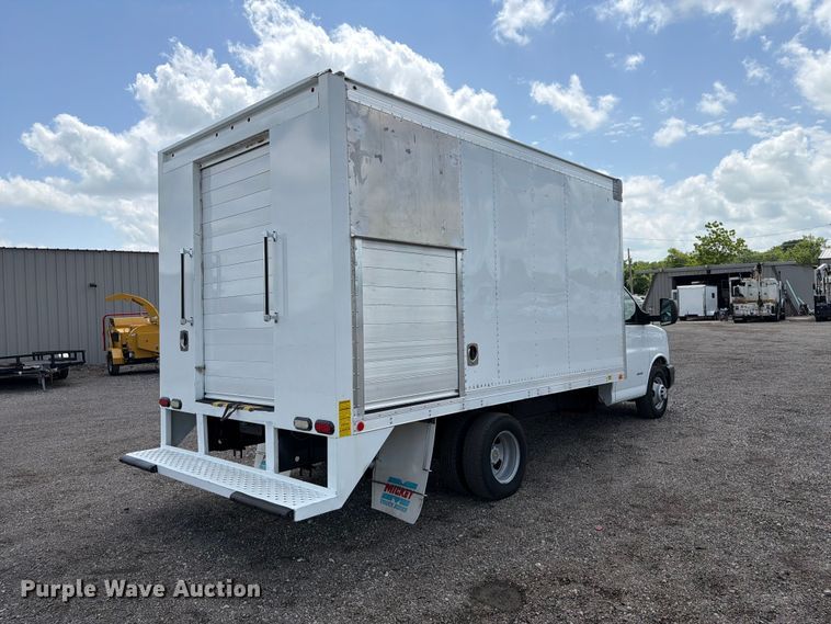 image for item EG9252 2015 Chevrolet Express 4500 refrigerated delivery truck