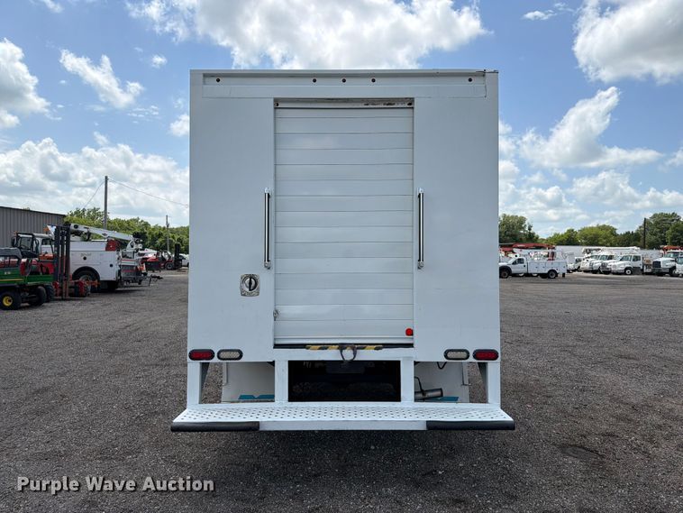 image for item EG9252 2015 Chevrolet Express 4500 refrigerated delivery truck
