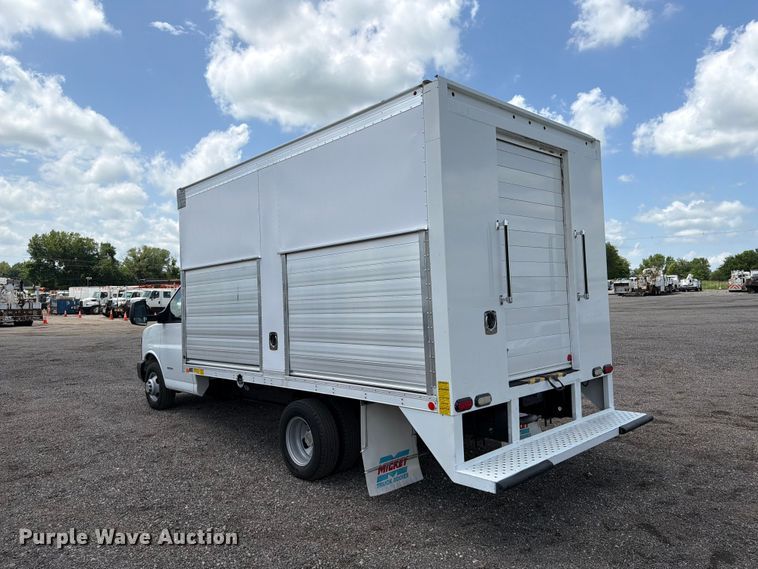 image for item EG9252 2015 Chevrolet Express 4500 refrigerated delivery truck
