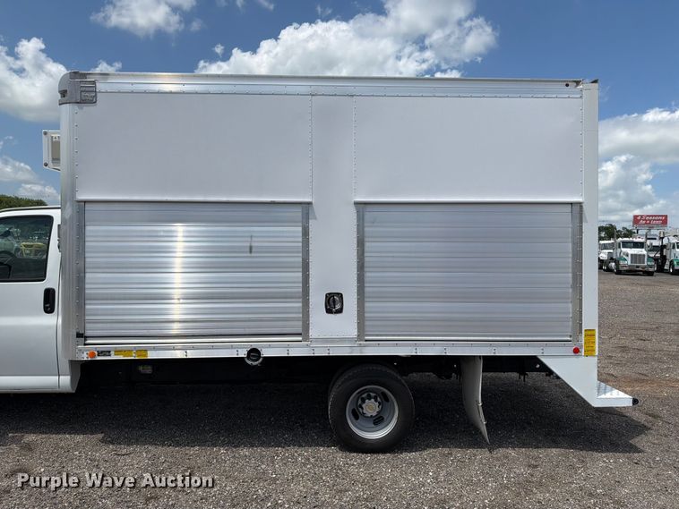 image for item EG9252 2015 Chevrolet Express 4500 refrigerated delivery truck