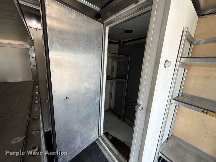 image for item EG9252 2015 Chevrolet Express 4500 refrigerated delivery truck
