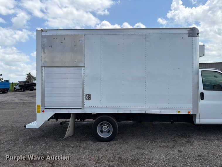 image for item EG9252 2015 Chevrolet Express 4500 refrigerated delivery truck