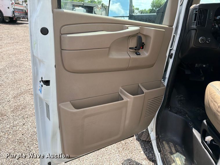 image for item EG9252 2015 Chevrolet Express 4500 refrigerated delivery truck
