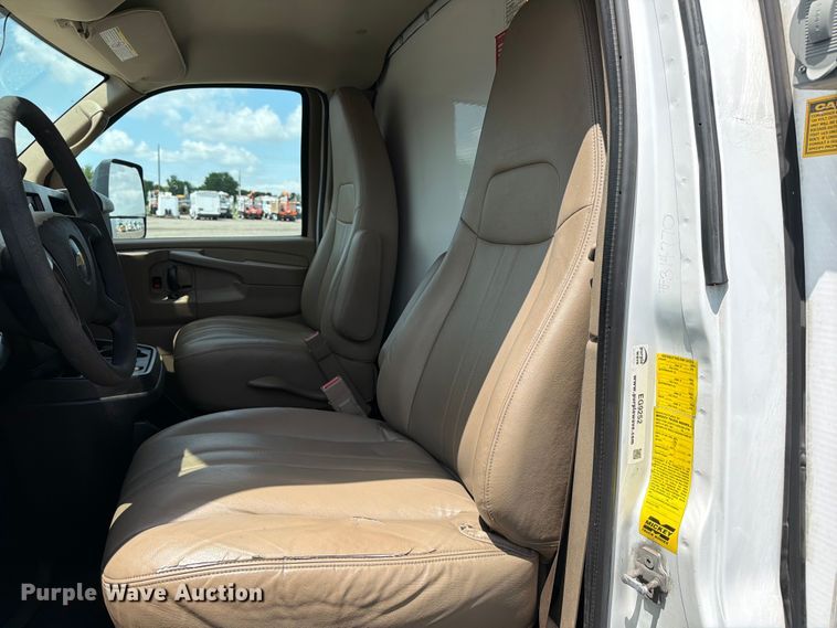 image for item EG9252 2015 Chevrolet Express 4500 refrigerated delivery truck