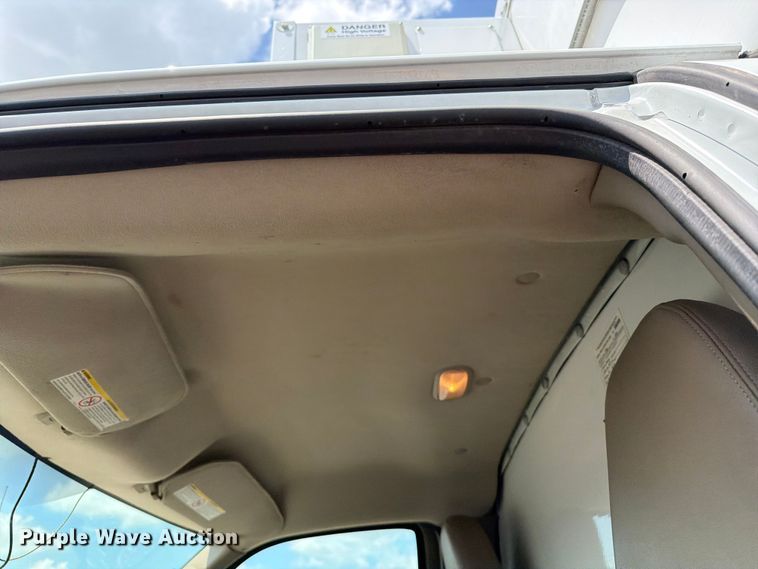 image for item EG9252 2015 Chevrolet Express 4500 refrigerated delivery truck