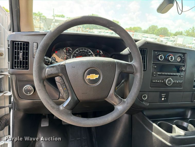 image for item EG9252 2015 Chevrolet Express 4500 refrigerated delivery truck
