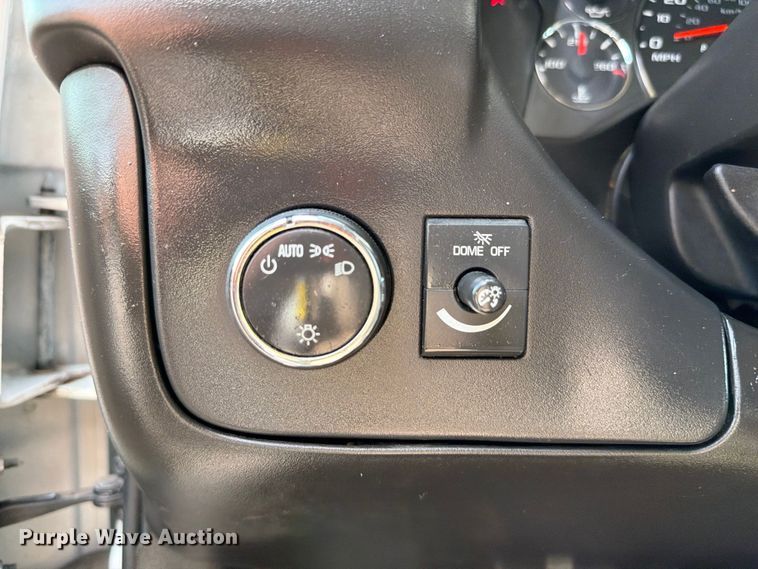 image for item EG9252 2015 Chevrolet Express 4500 refrigerated delivery truck