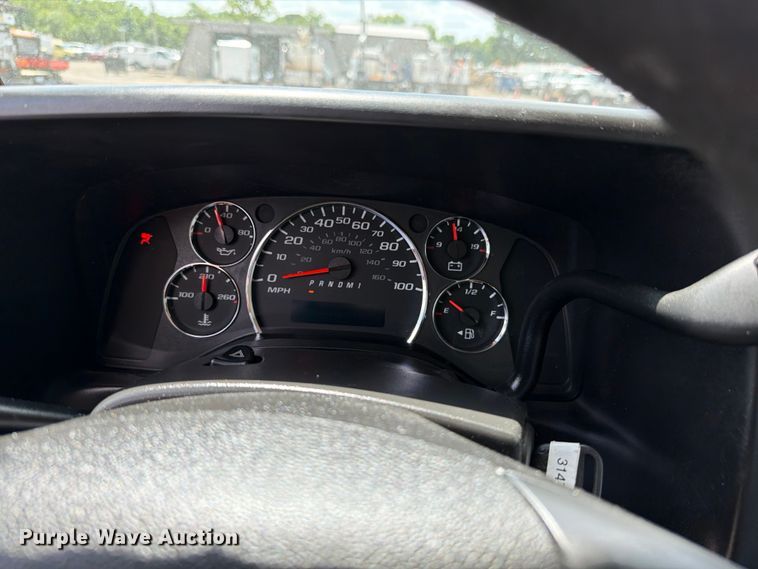 image for item EG9252 2015 Chevrolet Express 4500 refrigerated delivery truck