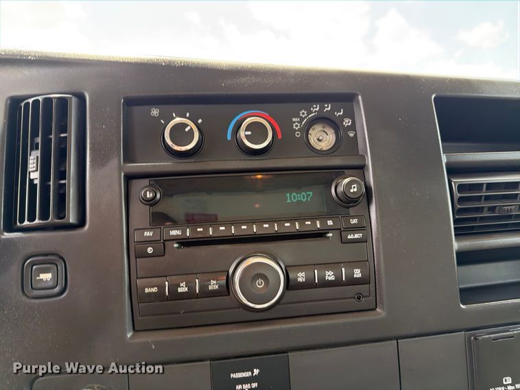image for item EG9252 2015 Chevrolet Express 4500 refrigerated delivery truck