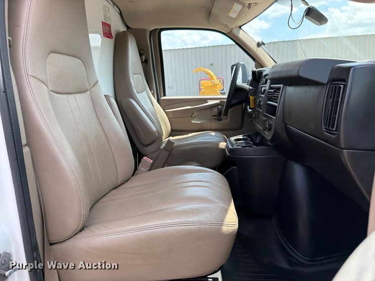 image for item EG9252 2015 Chevrolet Express 4500 refrigerated delivery truck