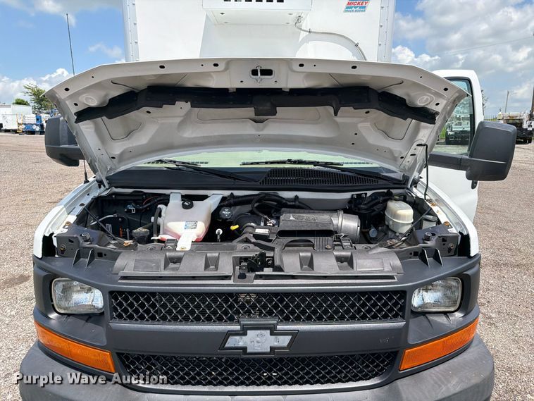 image for item EG9252 2015 Chevrolet Express 4500 refrigerated delivery truck