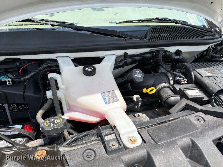 image for item EG9252 2015 Chevrolet Express 4500 refrigerated delivery truck