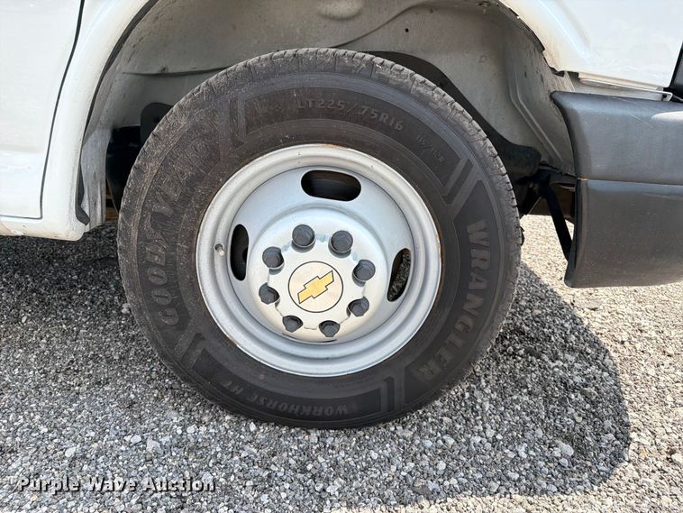 image for item EG9252 2015 Chevrolet Express 4500 refrigerated delivery truck