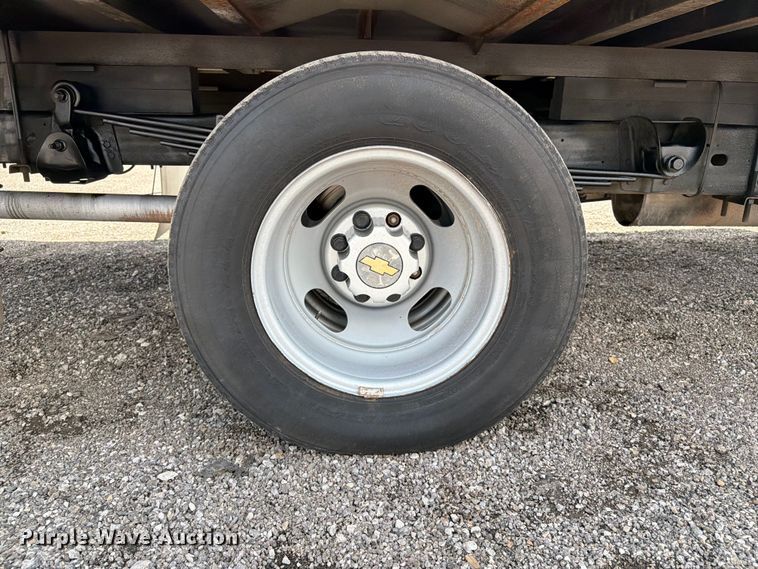 image for item EG9252 2015 Chevrolet Express 4500 refrigerated delivery truck
