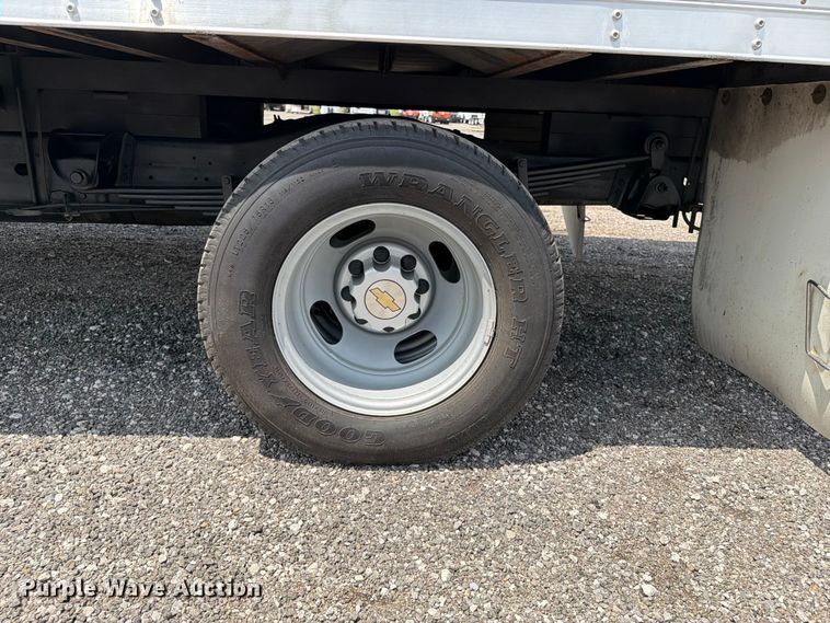 image for item EG9252 2015 Chevrolet Express 4500 refrigerated delivery truck