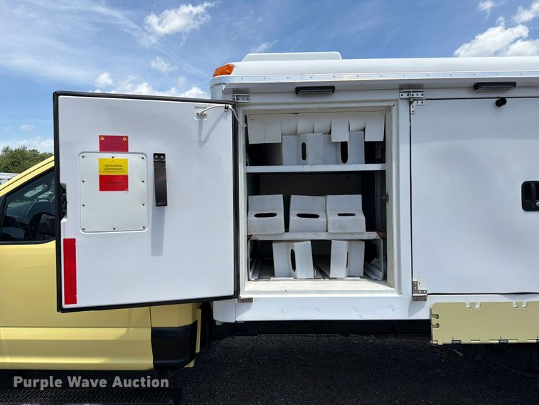 image for item EG9257 2019 Ford F550 Super Duty refrigerated delivery truck