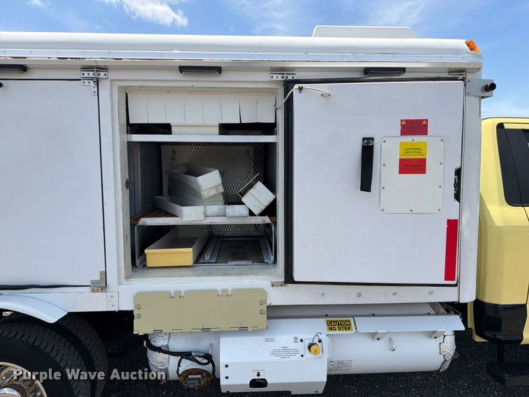 image for item EG9257 2019 Ford F550 Super Duty refrigerated delivery truck