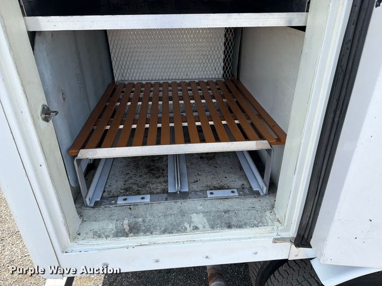 image for item EG9257 2019 Ford F550 Super Duty refrigerated delivery truck