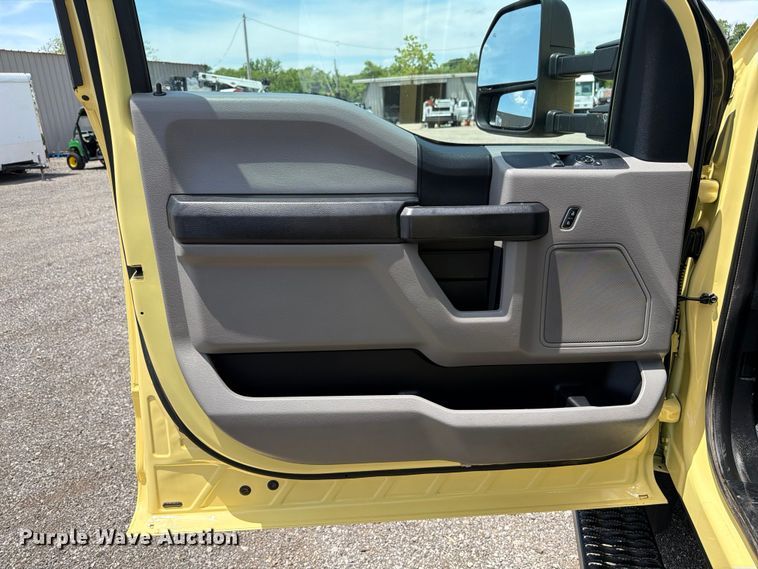 image for item EG9257 2019 Ford F550 Super Duty refrigerated delivery truck