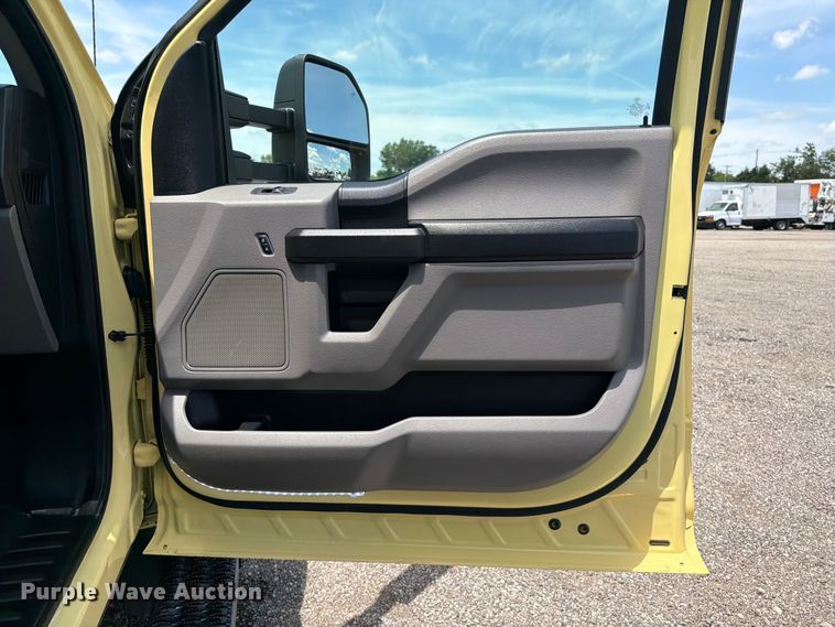 image for item EG9257 2019 Ford F550 Super Duty refrigerated delivery truck