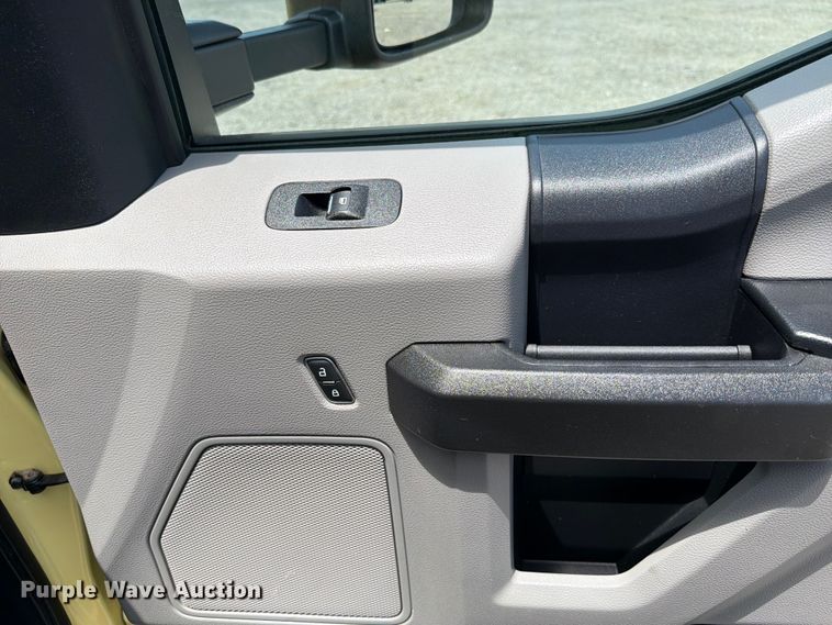 image for item EG9257 2019 Ford F550 Super Duty refrigerated delivery truck