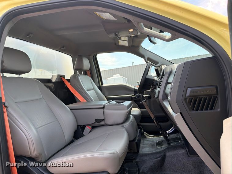 image for item EG9257 2019 Ford F550 Super Duty refrigerated delivery truck