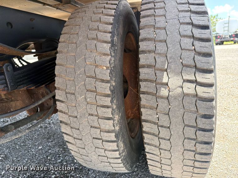 image for item EG9257 2019 Ford F550 Super Duty refrigerated delivery truck
