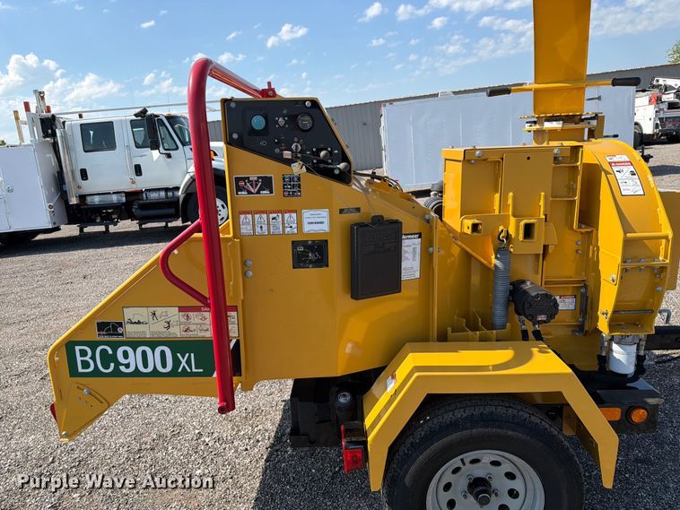image for item EG9275 2022 Vermeer BC900XL wood chipper