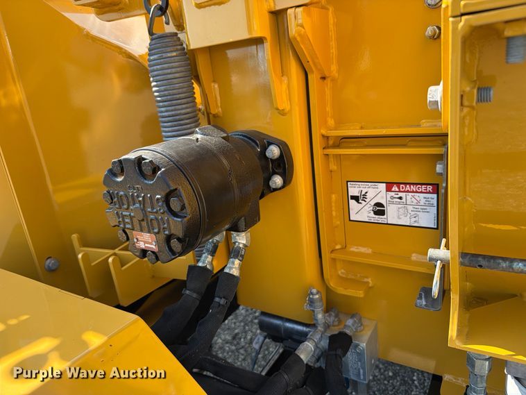 image for item EG9275 2022 Vermeer BC900XL wood chipper
