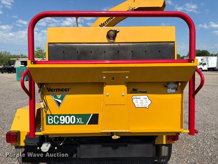 image for item EG9275 2022 Vermeer BC900XL wood chipper