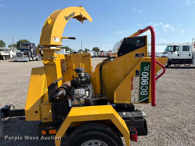 image for item EG9275 2022 Vermeer BC900XL wood chipper