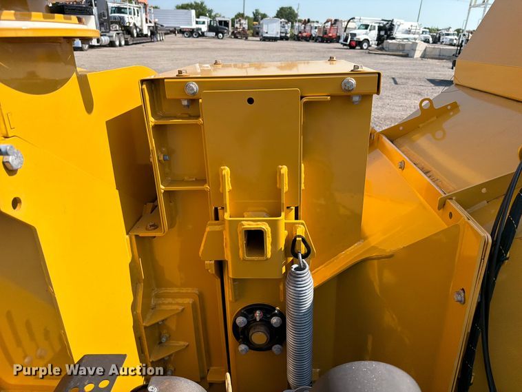 image for item EG9275 2022 Vermeer BC900XL wood chipper