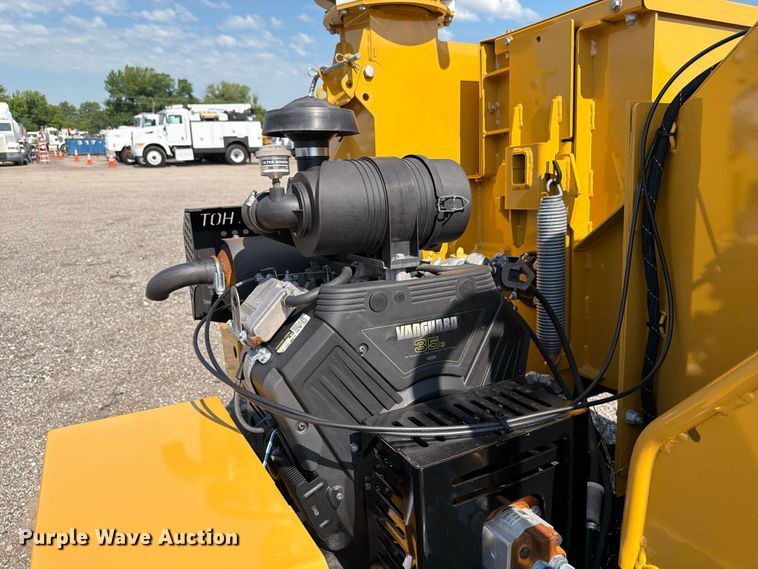 image for item EG9275 2022 Vermeer BC900XL wood chipper