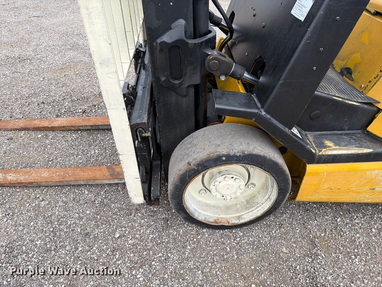 image for item EG9284 Yale GLC050RGNUAE084 forklift