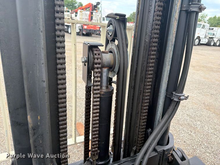 image for item EG9284 Yale GLC050RGNUAE084 forklift