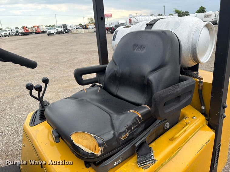 image for item EG9284 Yale GLC050RGNUAE084 forklift