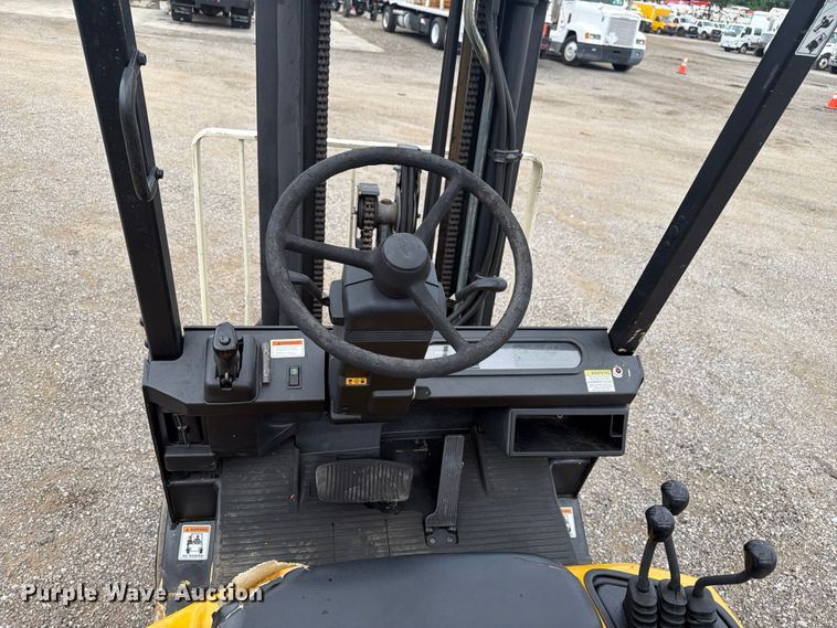 image for item EG9284 Yale GLC050RGNUAE084 forklift