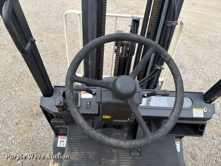 image for item EG9284 Yale GLC050RGNUAE084 forklift