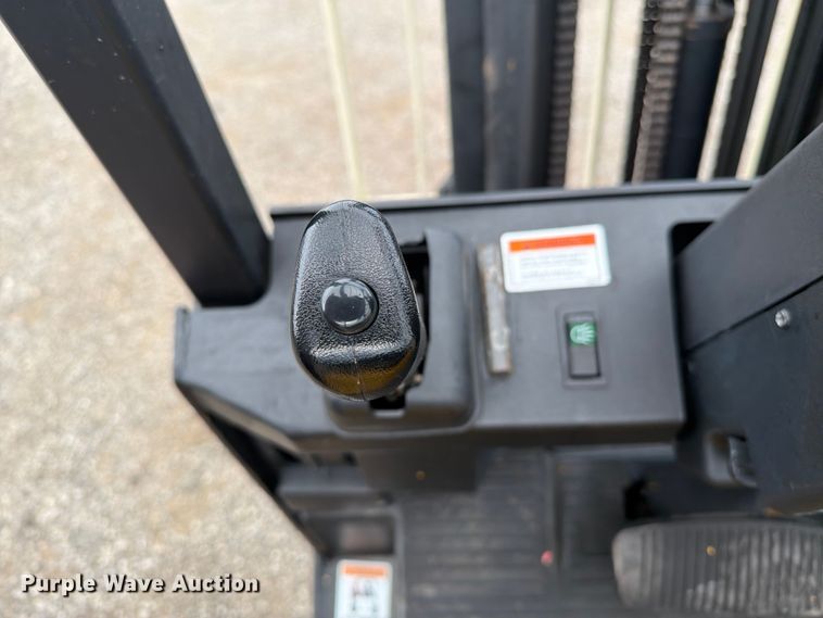 image for item EG9284 Yale GLC050RGNUAE084 forklift