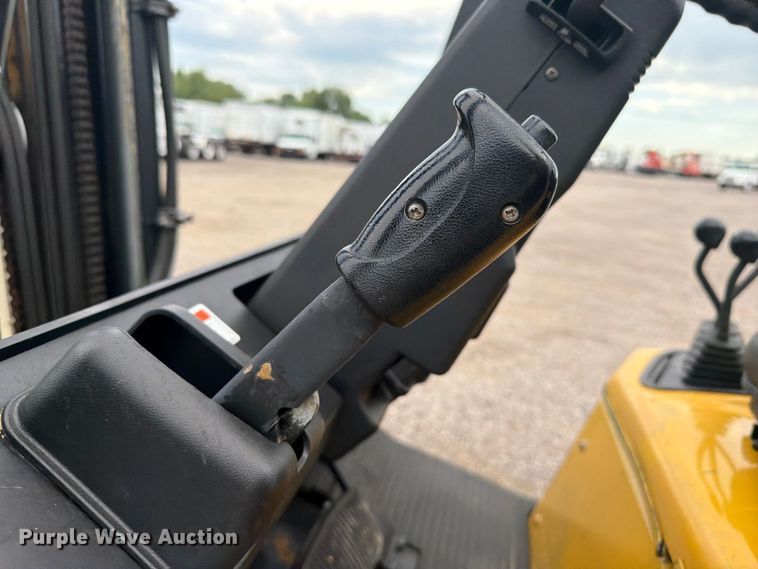 image for item EG9284 Yale GLC050RGNUAE084 forklift