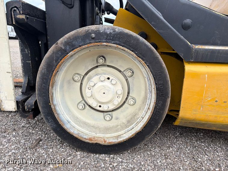 image for item EG9284 Yale GLC050RGNUAE084 forklift