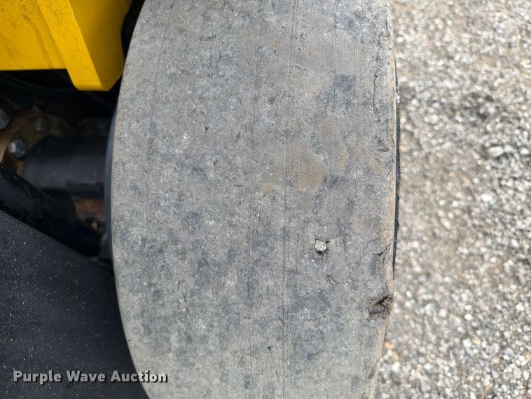 image for item EG9284 Yale GLC050RGNUAE084 forklift