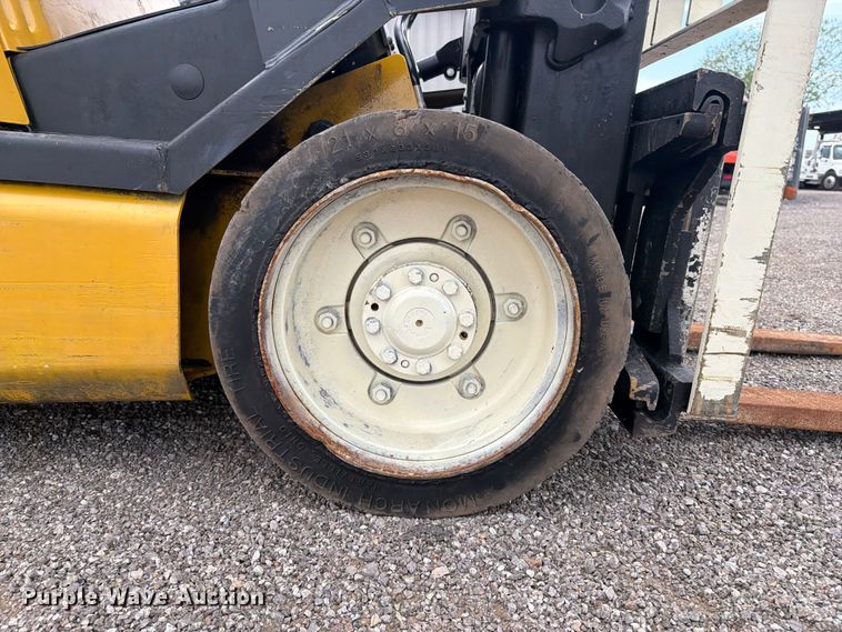 image for item EG9284 Yale GLC050RGNUAE084 forklift