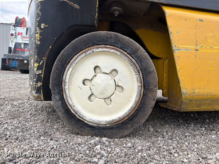 image for item EG9284 Yale GLC050RGNUAE084 forklift