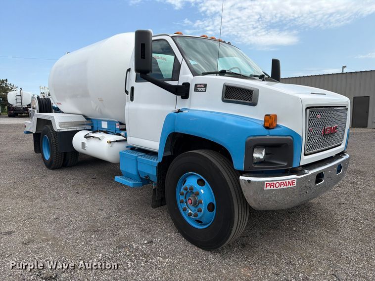 image for item EG9291 2008 GMC C7500 Propane delivery truck