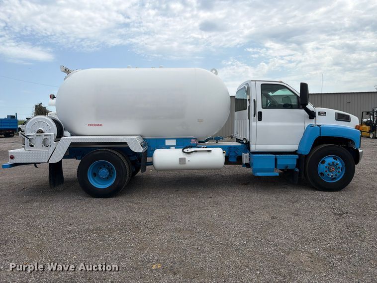 image for item EG9291 2008 GMC C7500 Propane delivery truck