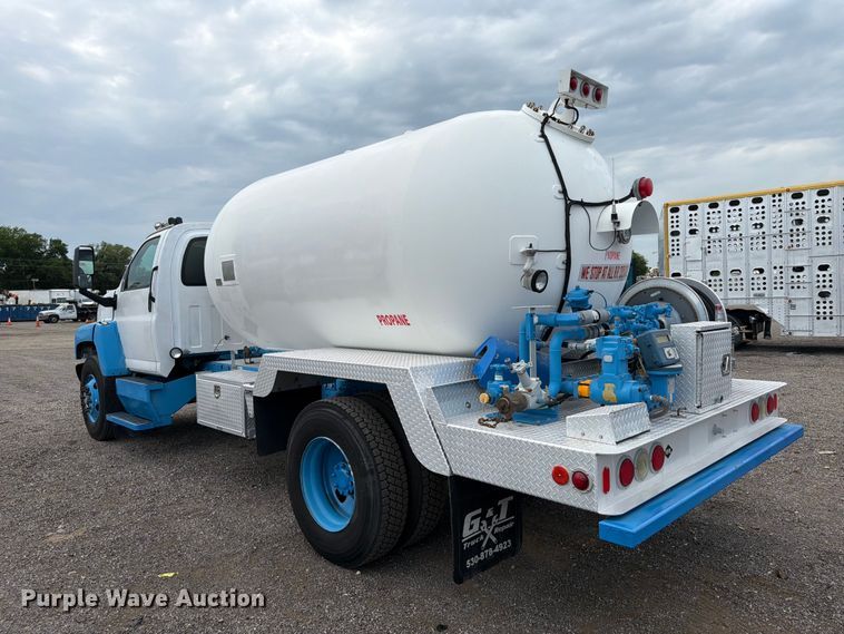 image for item EG9291 2008 GMC C7500 Propane delivery truck