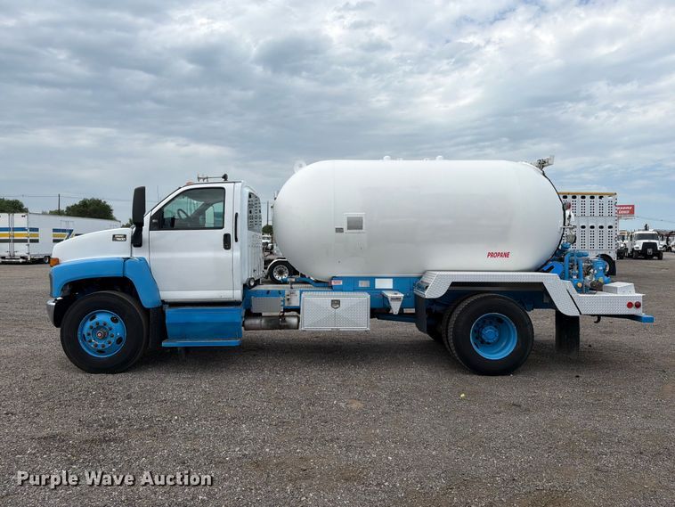 image for item EG9291 2008 GMC C7500 Propane delivery truck